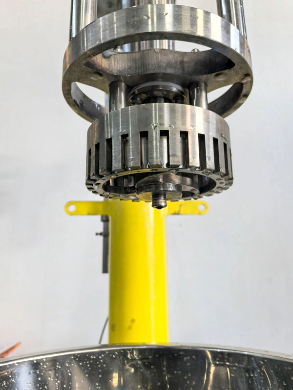 Homogeniserende emulgator met hydraulische lift en hoge afschuiving