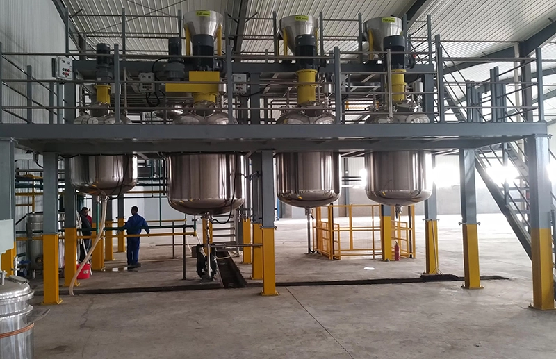 Complete productielijn voor industri&euml;le verf op waterbasis