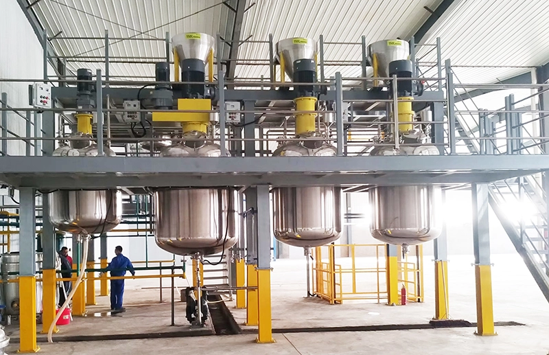 Complete productielijn voor industri&euml;le verf op waterbasis