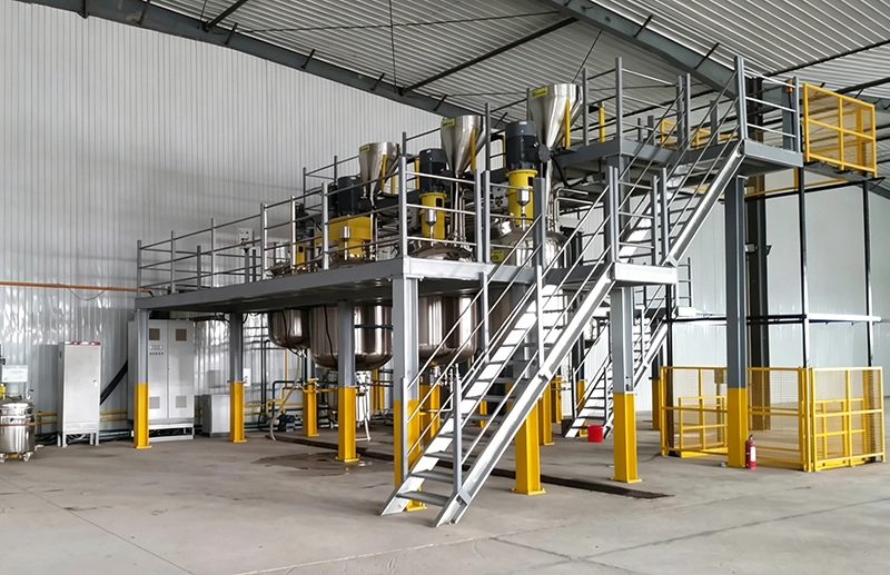 Complete productielijn voor industri&euml;le verf op waterbasis