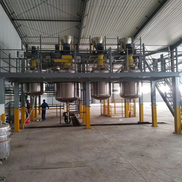 Complete productielijn voor industri&euml;le verf op waterbasis