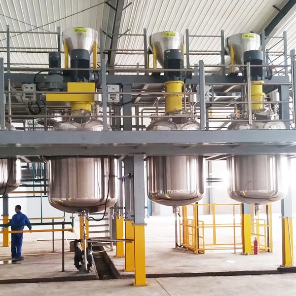 Complete productielijn voor industri&euml;le verf op waterbasis